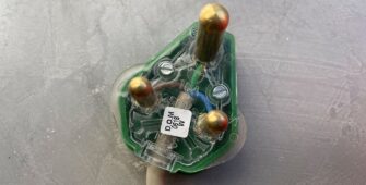three-pin plug